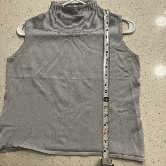 Elegant Gray Sleeveless Women's Vintage Tank Top - Picture 7 of 7